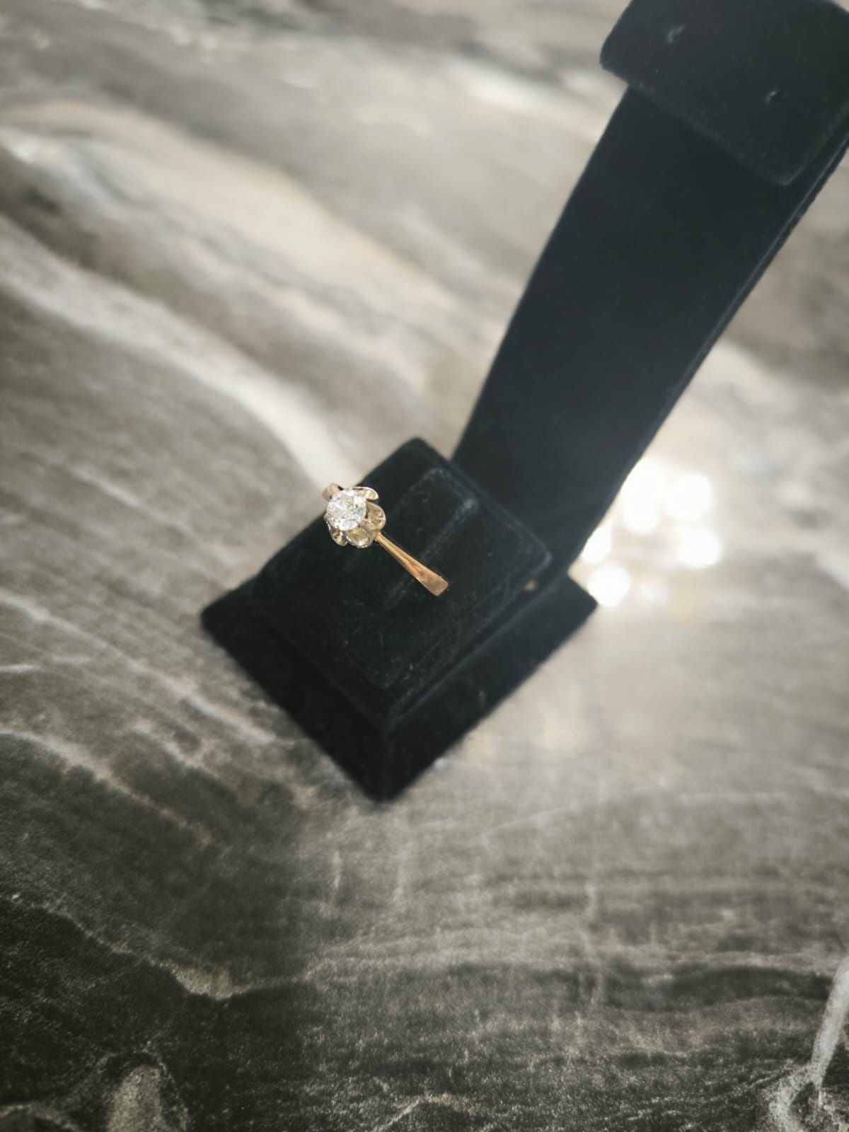Кольцо золотое с крупным бриллиантом, 585 проба (винтаж)