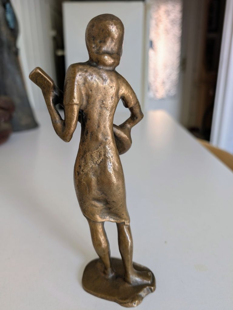 Statueta de bronz, fata cu mandolina
