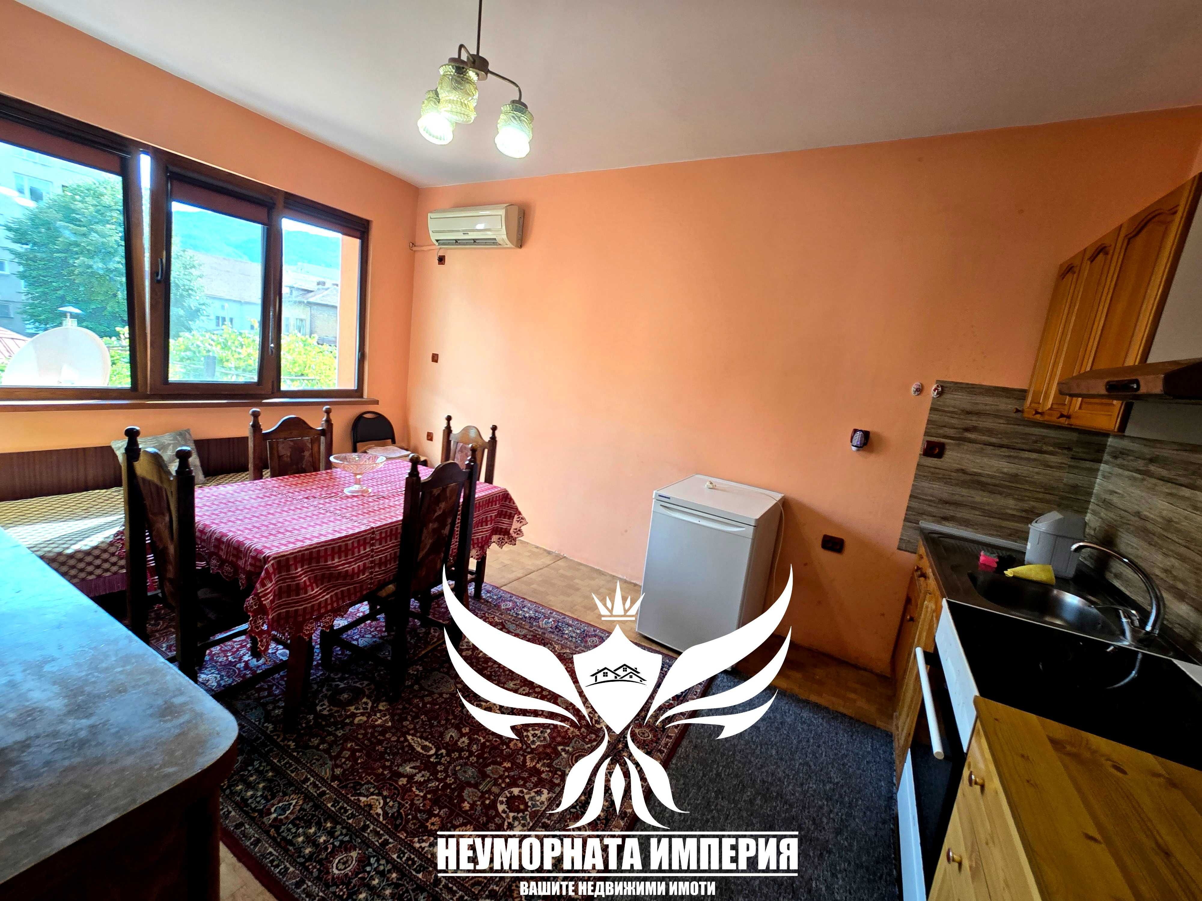 Под наем широк тристаен 92кв. 2 ет. в гр.Асеновгрд, широк център