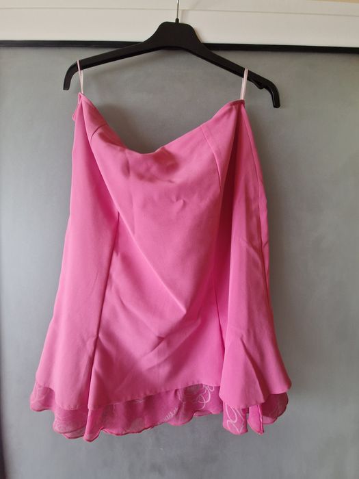 Costum cu maiou, fustă şi sacou