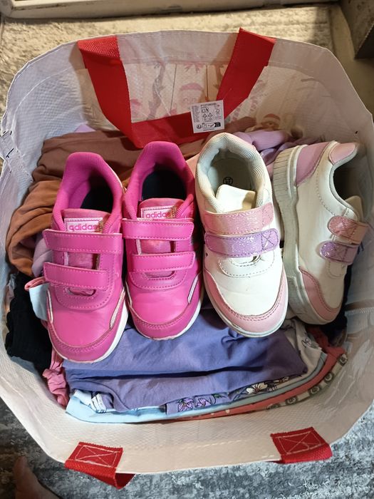 Vând haine 4o bucăți