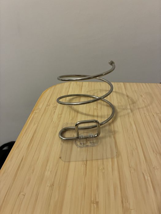 Самозалепваща поставка за сешоар