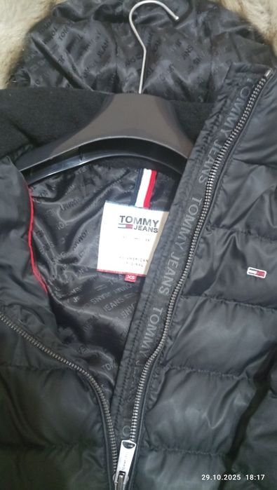 Оригинално дамско яке Tommy Hilfiger
