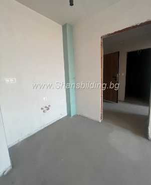 НОВ монолит, в малка семейна кооперация, с двор