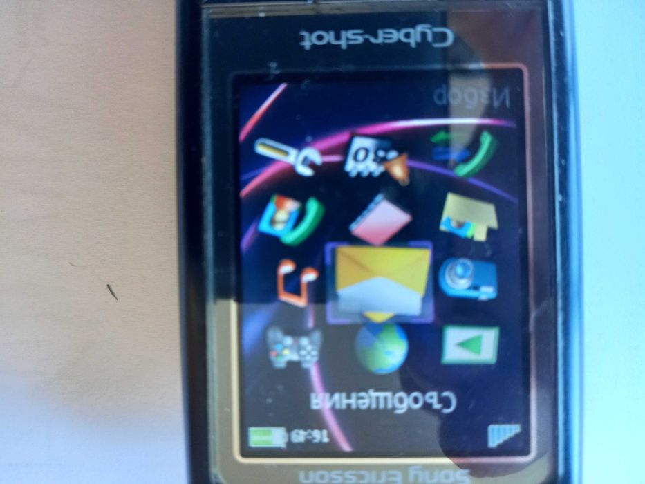 мобилeн телефон ZTE Blade 50 и  Sony Ericsson K800