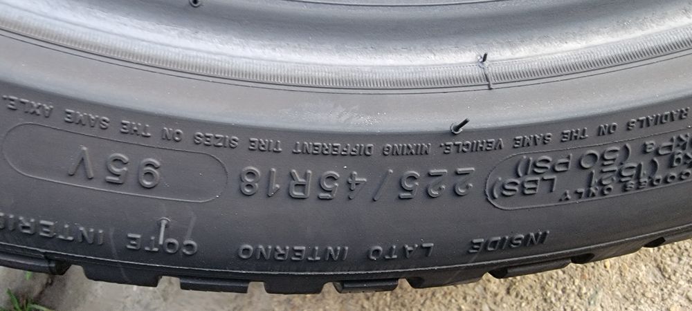 Una bucata  iarna 225 45 18, 235 55 17 pirelli,235 60 18 continental