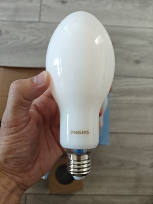 Vand 2 becuri Philips TrueForce Core 18W Led 3000 lumen noi