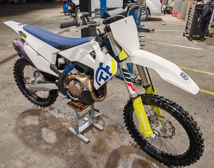 Motocicleta Husqvarna FC 450 2020, Motocross