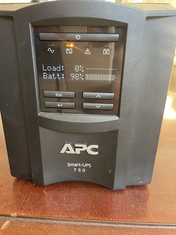 UPS APC Smart-UPS 750/ SMT750I