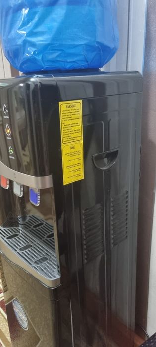 Продам кулер для воды в хорошем состояние работает отлично.