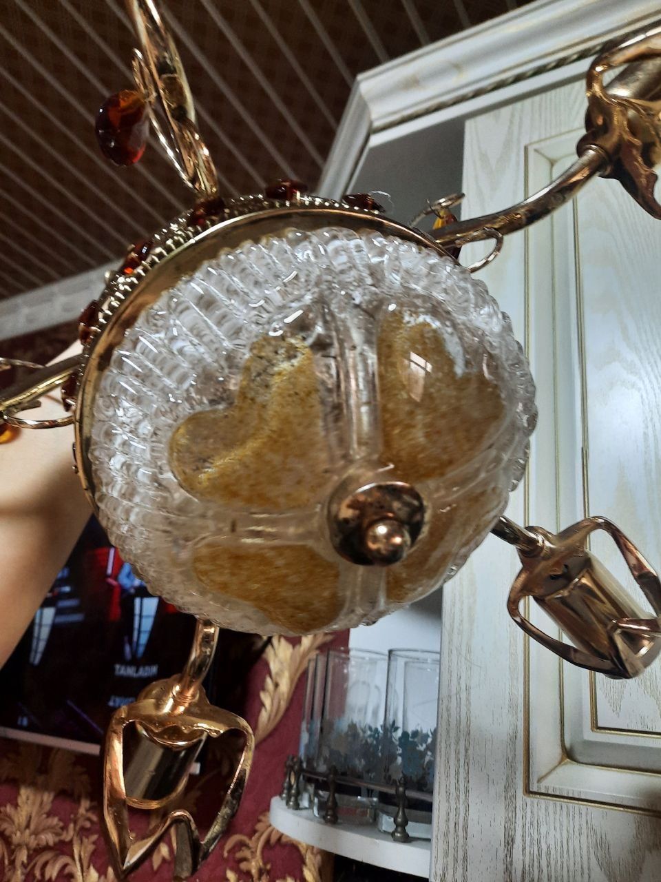 Люстра золотистая