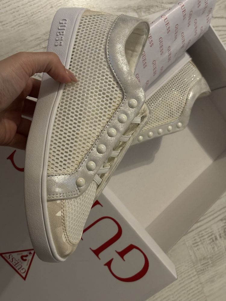 Нови Кецове Guess дамски 39 Сникърси Gisela FLIEA1 FAM12 WHITE