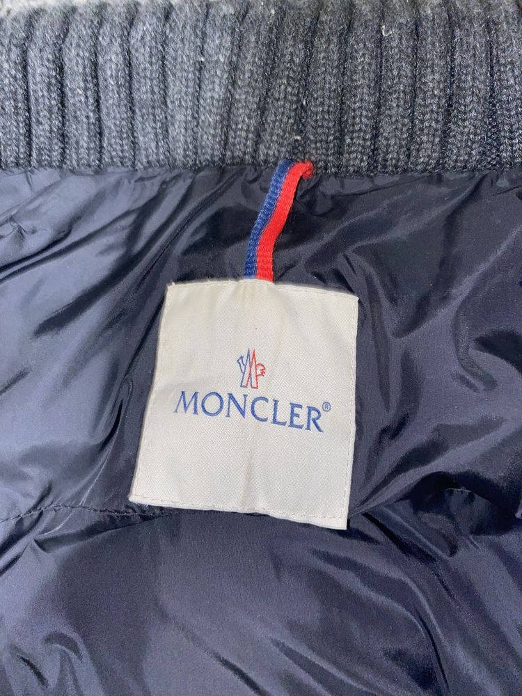 Geaca de iarna Moncler marime 4. Negociabil