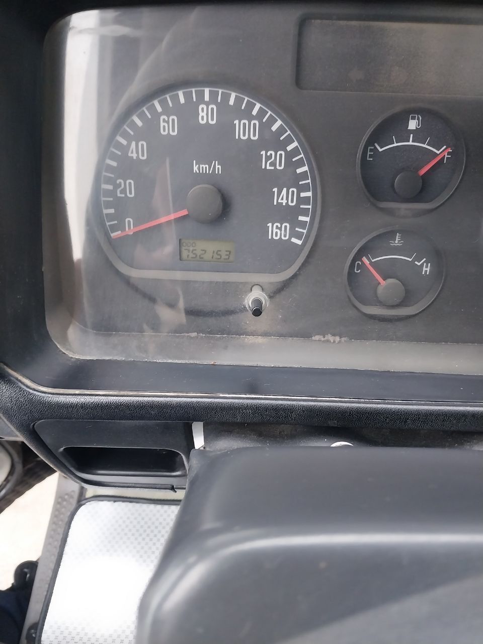 Srochna Isuzu yuk avtomobili sotiladi