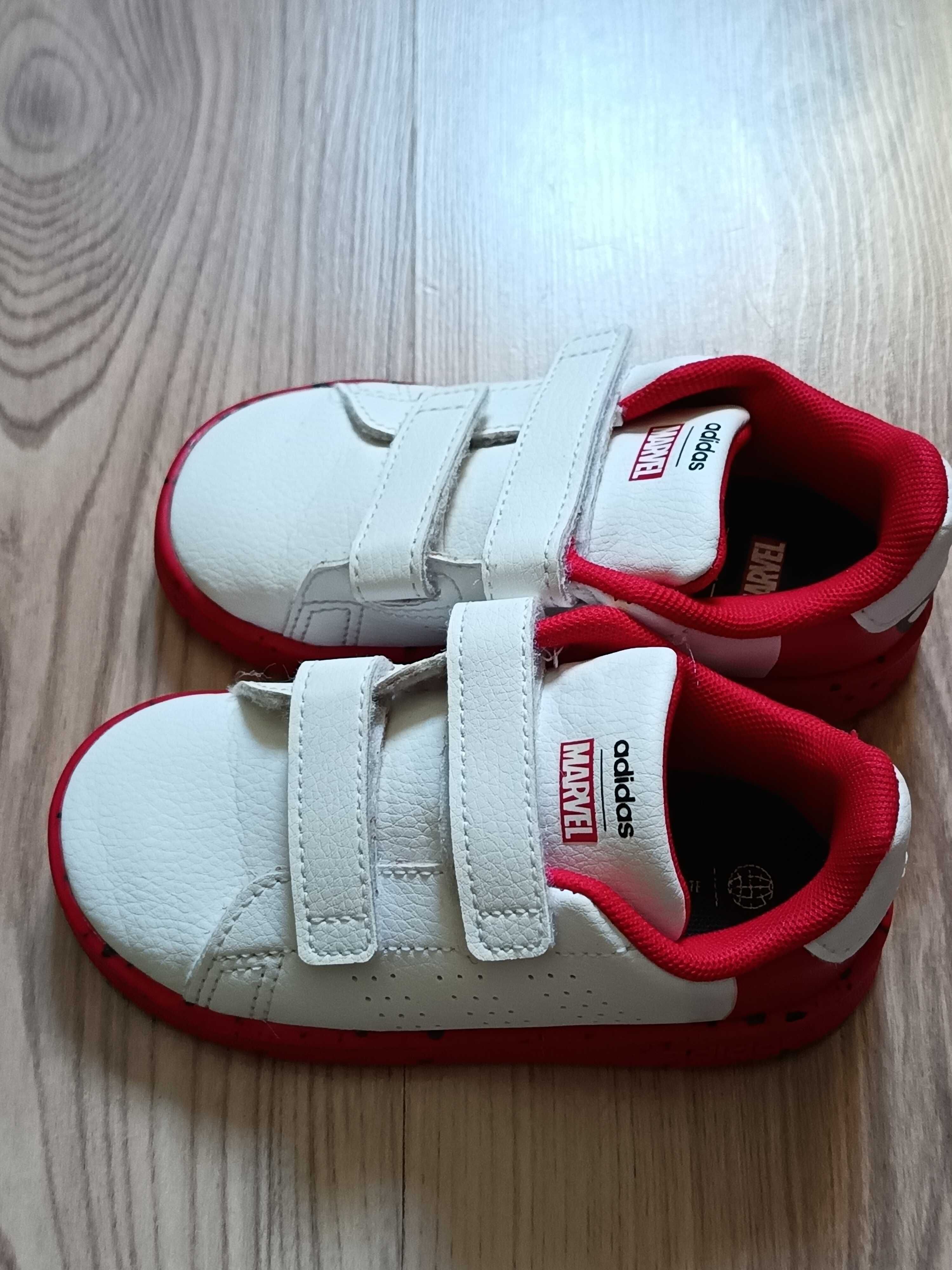 Детски сандали keen и маратонките Adidas 23,5номер.