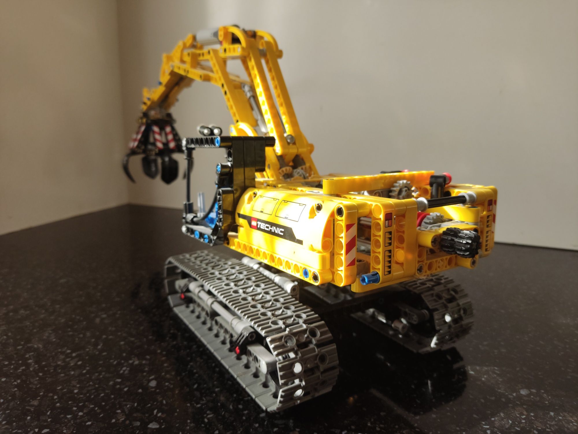 Набор LEGO Technic 42006. Экскаватор.