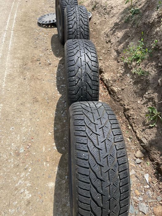 Vând cauciucuri R16 de iarna