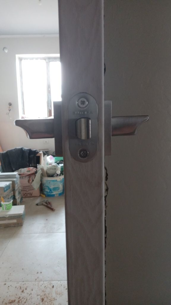 Установка межкомнатных дверей в Алматы