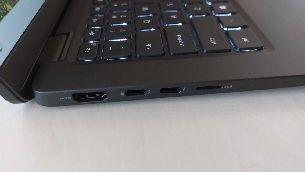 Dell 7410 2TB HDD, i5-10310U, 16GB RAM, Нова батерия