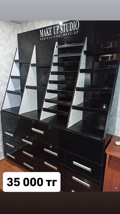 Студия для косметики, маникюрный стол не дорого!