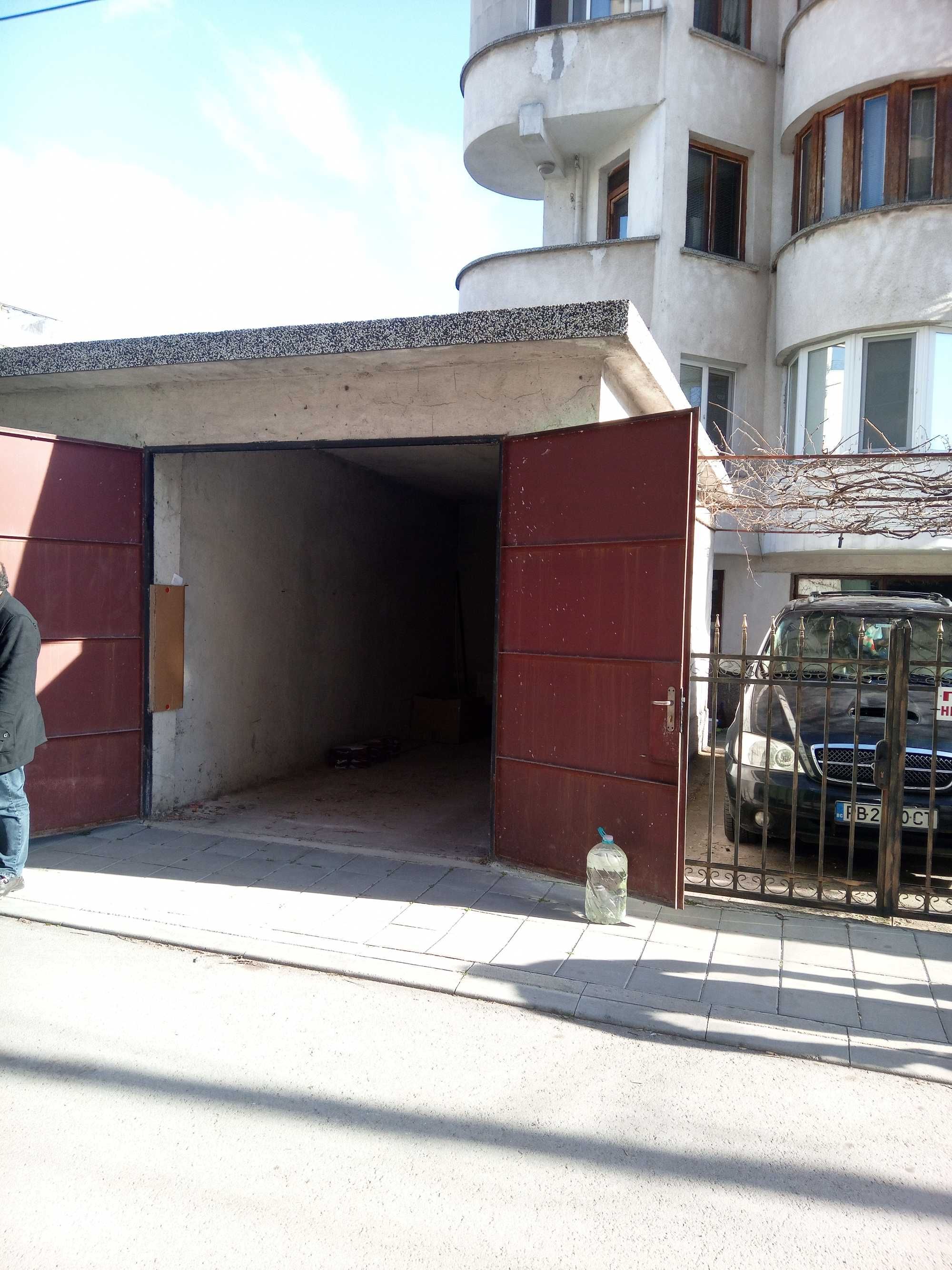 Собственик продава партерен гараж с наемател, ул. Чумерна 4/ул. Средец