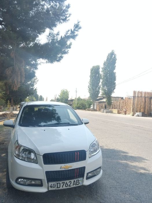 Nexia 3 yaxshi holatda