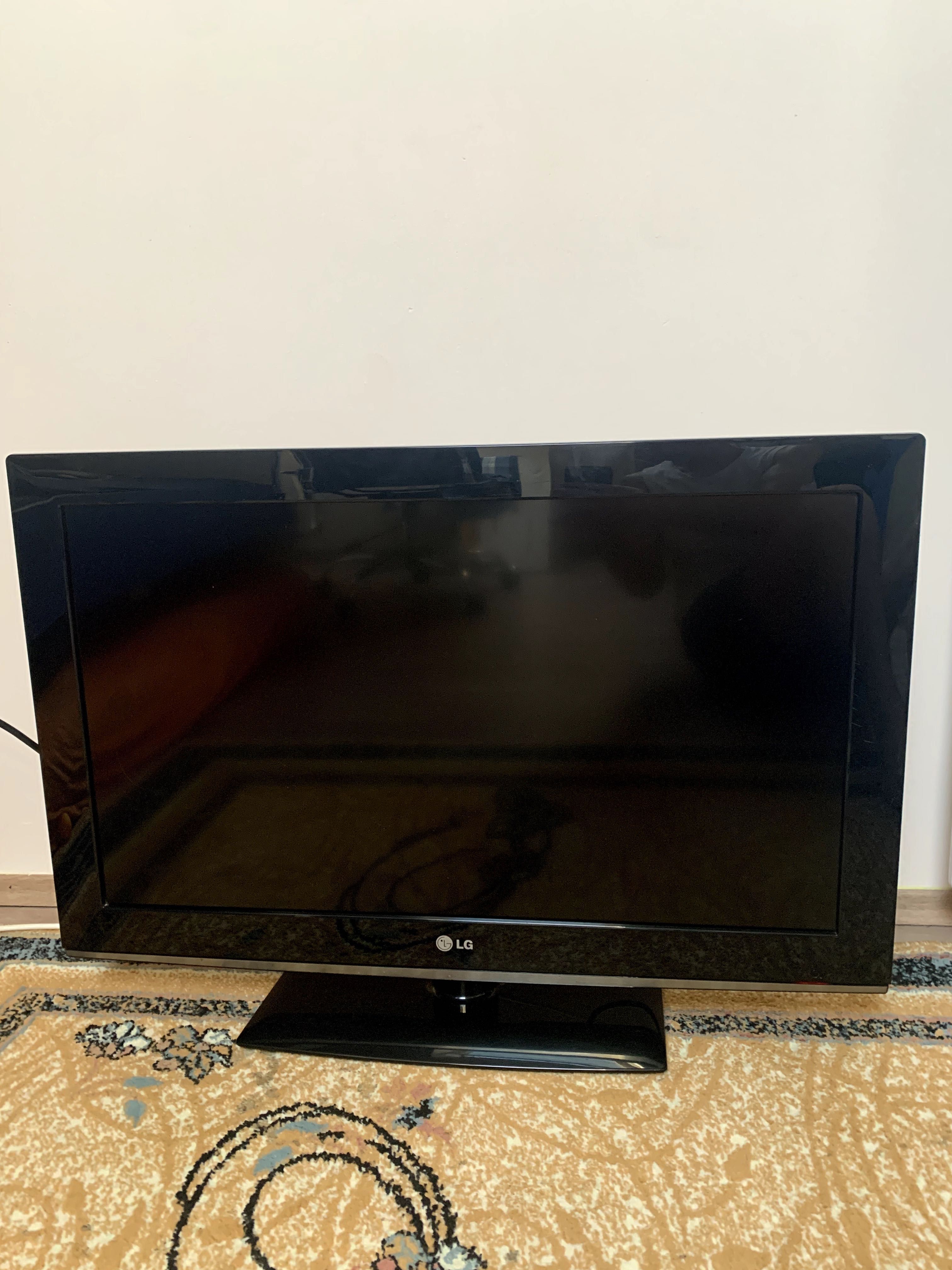 Televizor LG (81cm) HD LCD 32LK330