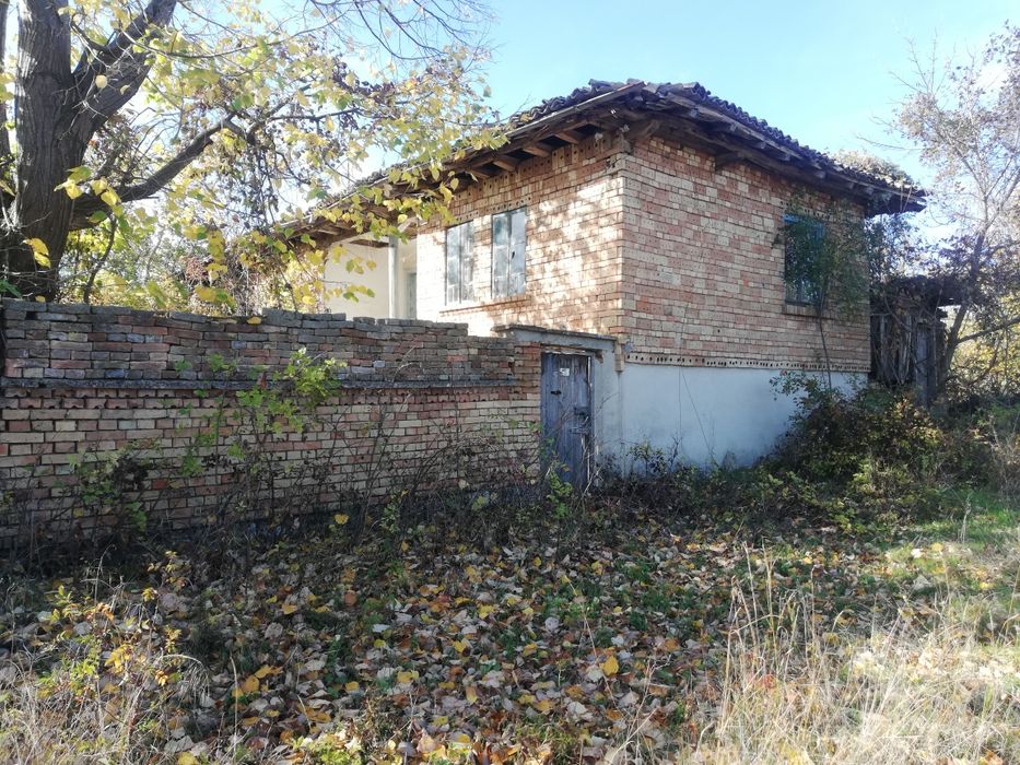 Продавам стара къща с дворно място (2500 м²)