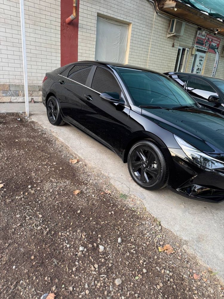 Hyundai Elantra 2021-yili