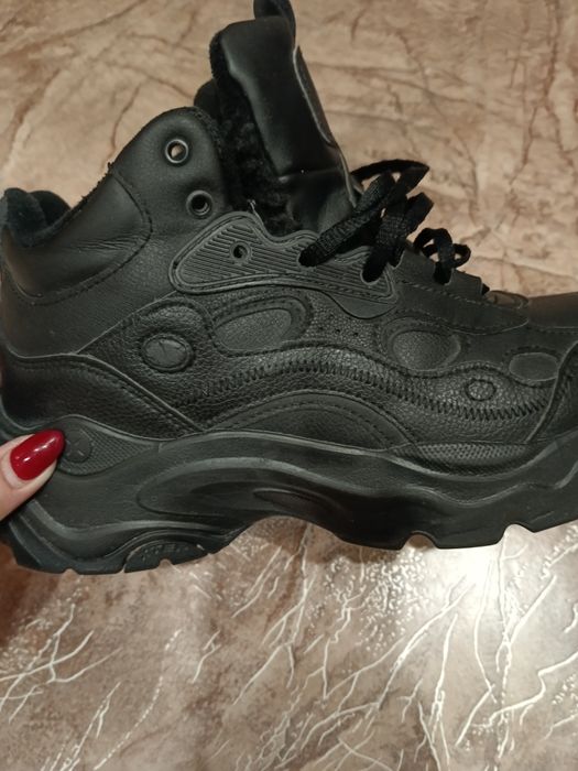 Продам зимние кроссы на мальчика