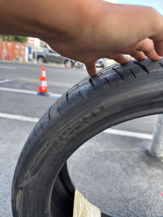 Pirelli P Zero PZ4 (MO) XL 275/35 R19 100Y BMW M