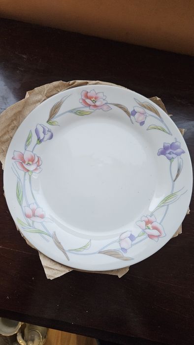 Порцеланови десертни чинии