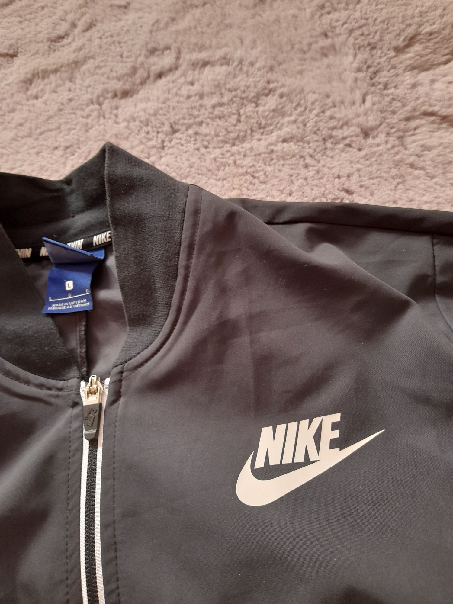 Nike дамско яке и потник M- L размер.