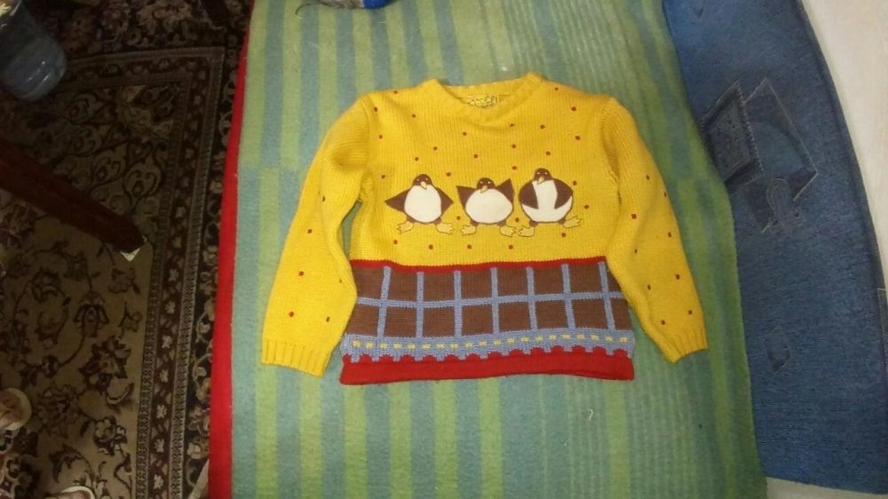 Продам свитера на 5-6 лет