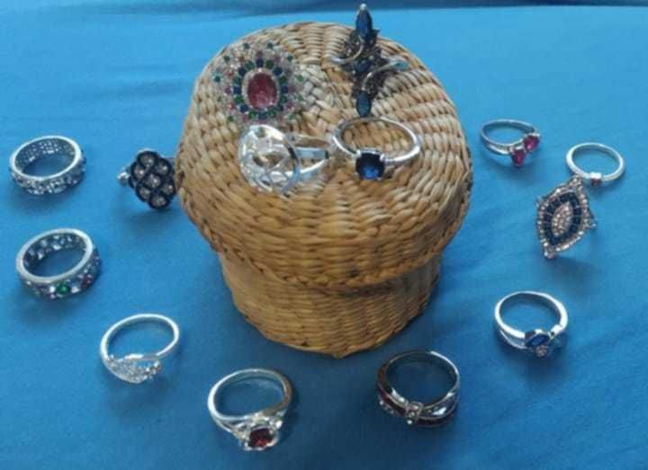 Елегантен, сребърен пръстен. Нови модели, цени 35/58 лв. В кутия.