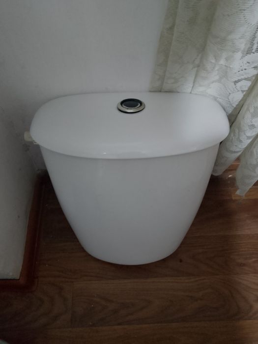 Продам бачок для унитаза