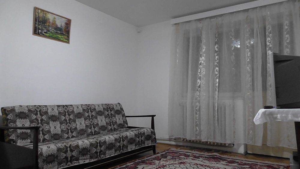 Proprietar închiriez apartament 3 camere -CETATE -zona Casa de Cultură