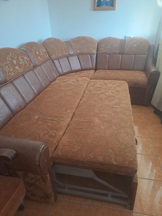 Coltar bine intretinut ,extesibil