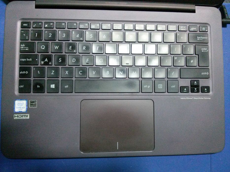 Laptop Asus Zenbook UX305CA
