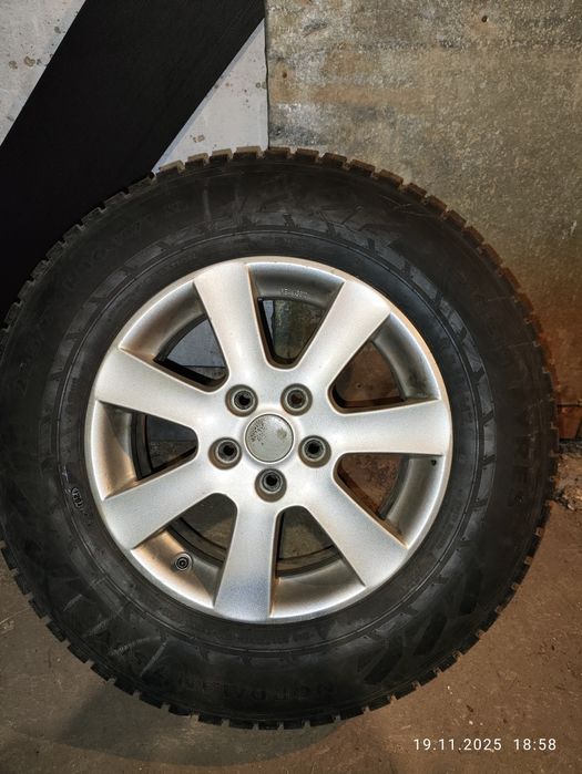 Продам комплект зимних шин R16