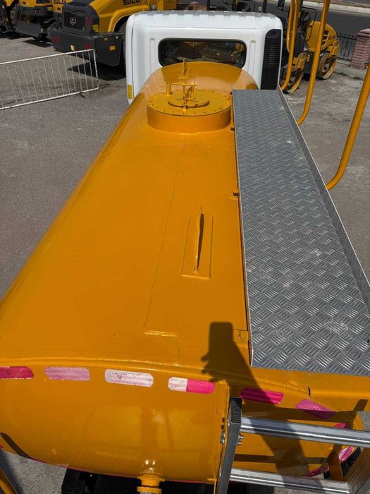 HYUNDAI EX8 Водовоз поливомоечная машина  4 м3