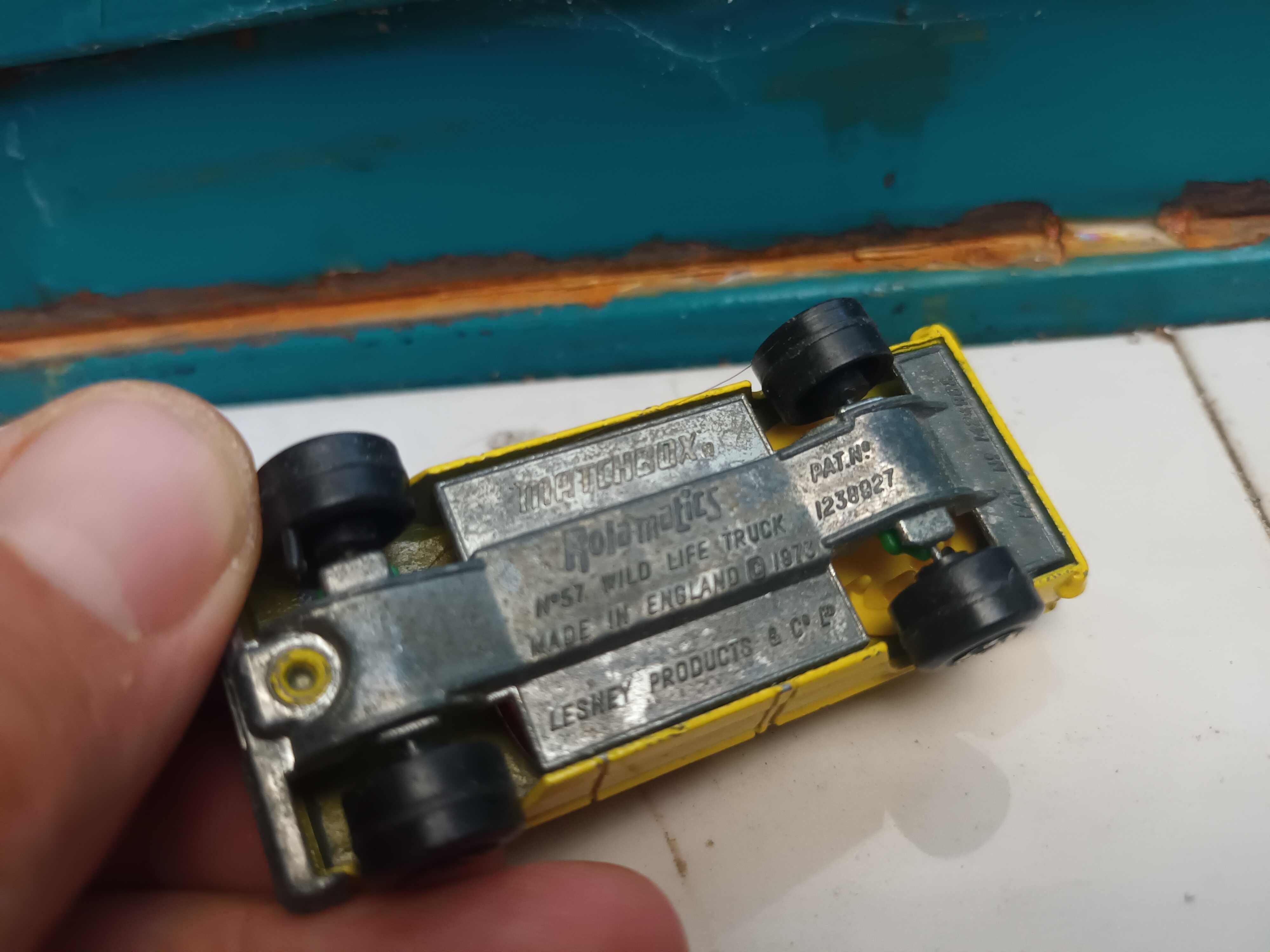Matchbox пикап жълт цвят