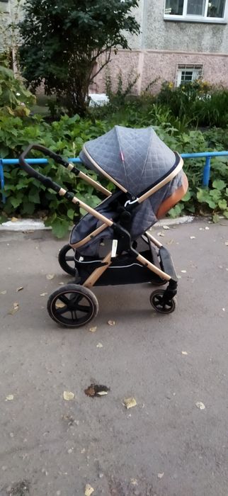Детская коляска. состояние отличное, чистая !
