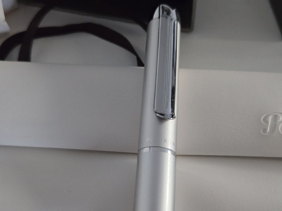 Set Stilou Pelikan Epoch si Stilou Pelikan Pura cutie cadou