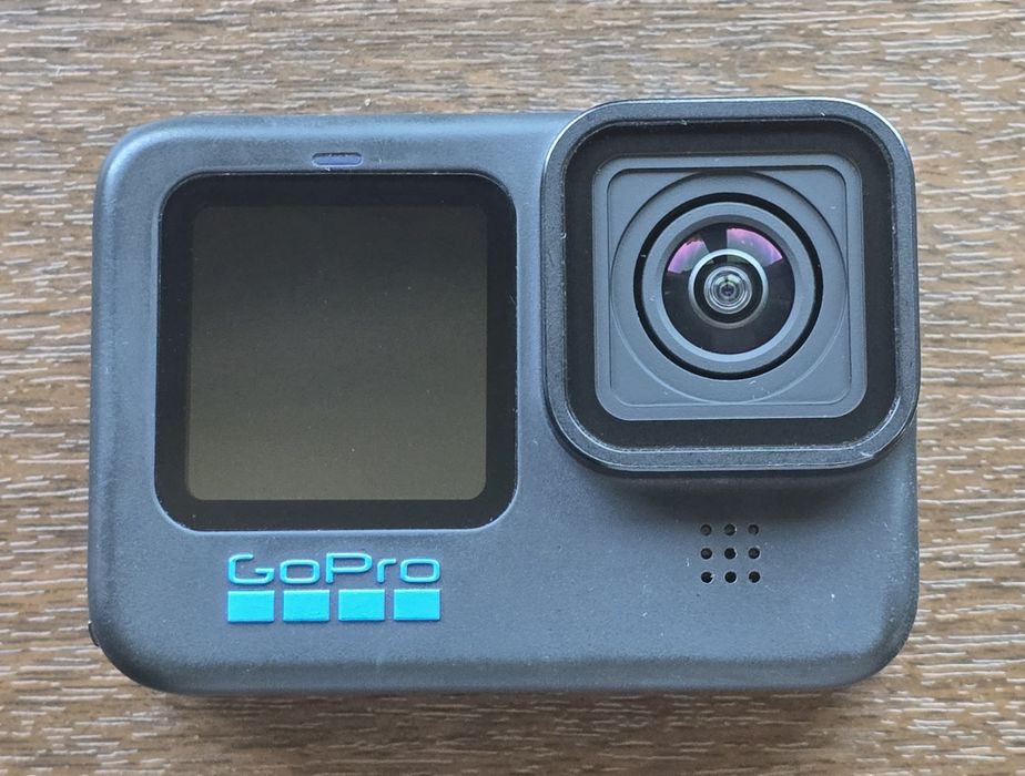 Vand GoPro Hero11 Black cu multe accesorii impecabil(NU DJI, Insta360)
