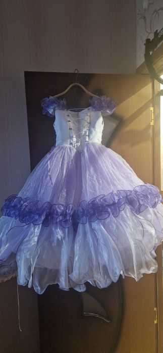 Продаётся нарядное платье для девочки