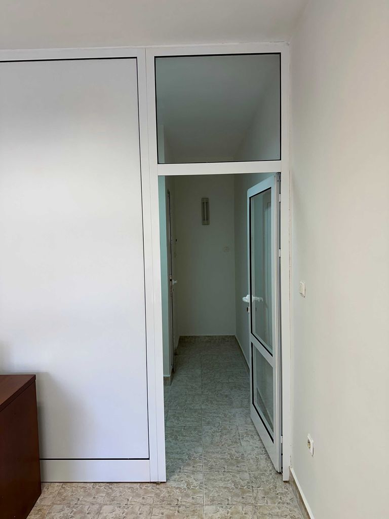 Дава се под наем Офис в Варна, Колхозен пазар - 30 кв.м за 204 € - Снимка #6