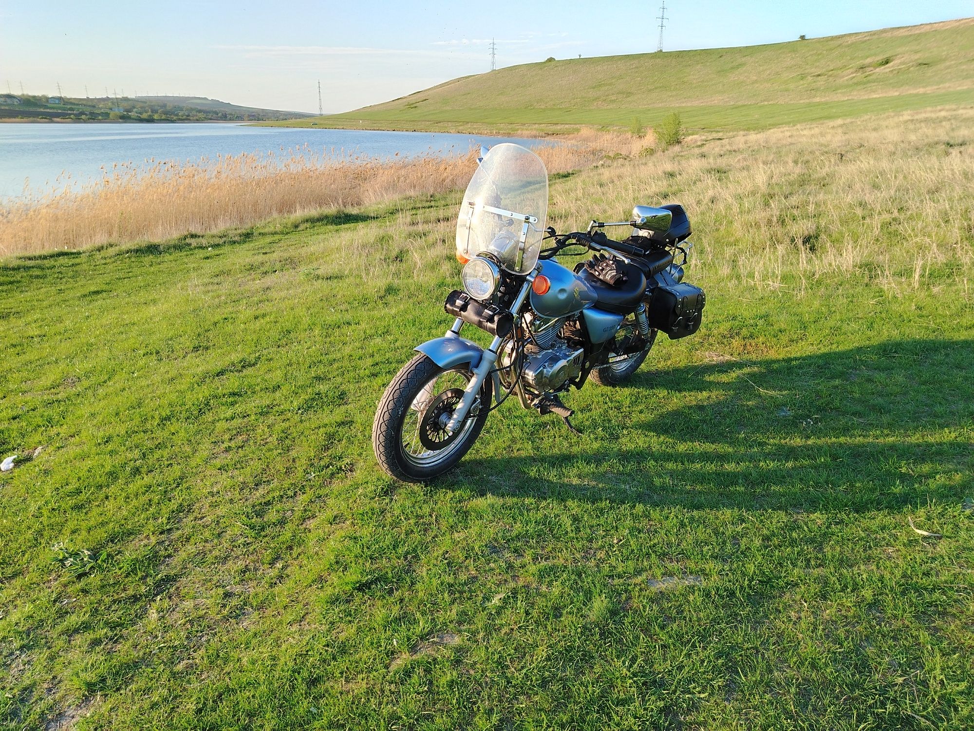 Vând SUZUKI GZ 250