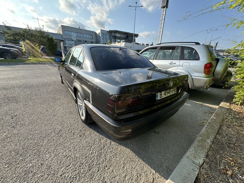 Продавам бмв е38 7 серия