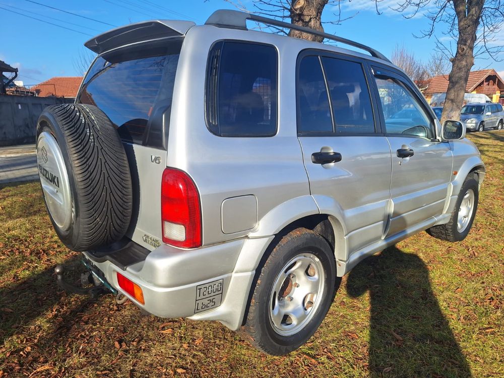 Suzuki Grand Vitara // 2.5 // BenZina! Utilitara// Cutie MANUALA!!